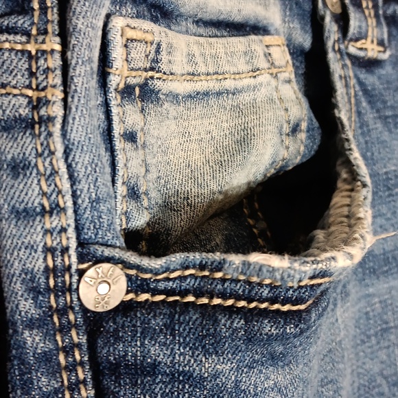 TK Axel Men's Distressed Jeans. - Picture 5 of 14